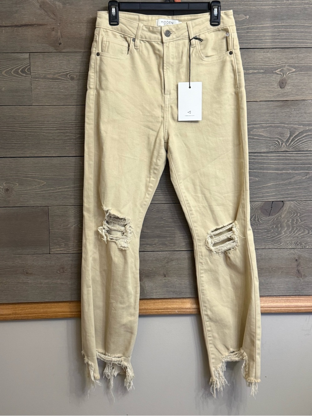 HIDDEN Brand NWT Cream Distressed Ripped Jeans Frayed Hem